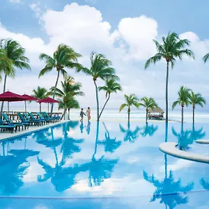 https://azul-fives-hotel-by-karisma.quintano-roohotels.com